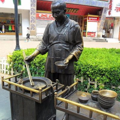 商业街摆放玻璃钢仿铜卖小吃民俗人物雕塑 小吃雕塑民俗公司大荔地址