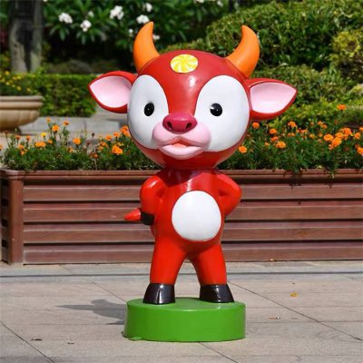 园林户外玻璃钢卡通小牛雕塑 卡通雕塑图片封面黄金泥塑