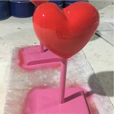 商场户外玻璃钢红色爱心雕塑 爱心雕塑厂家雕塑家塑像规格