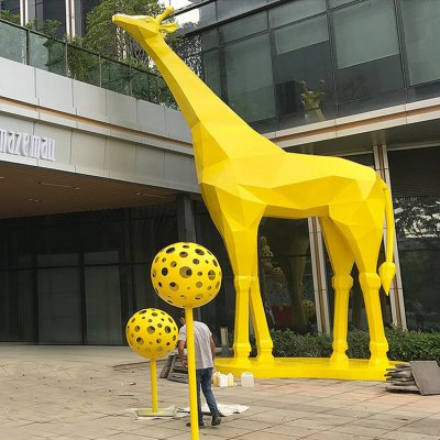 不锈钢大型动物黄色长颈鹿雕塑 