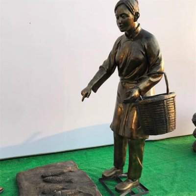 园林街道玻璃钢仿铜人物买鱼的情景小品 