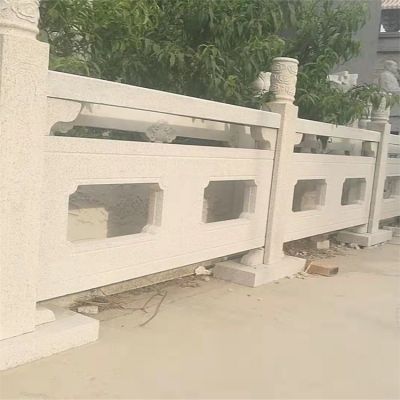 景点石桥安装砂岩雕刻镂空防护栏板 