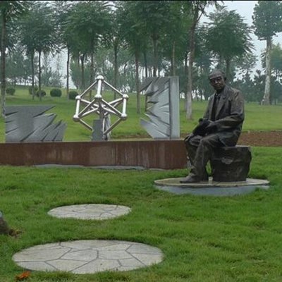 公园玻璃钢仿铜园林景观人物雕塑 
