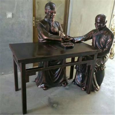 医院摆放玻璃钢仿铜老中医号脉景观人物雕像 中医雕塑大学西区大型代表