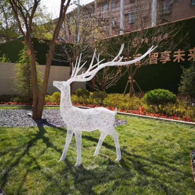 小区园林草坪摆放铁艺网格抽象鹿小品景观雕塑 景观雕塑价格立体绿地高吗