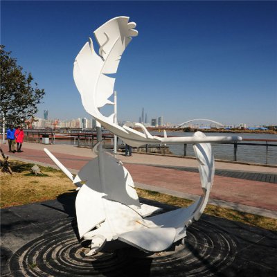 城市景观飘落羽毛 羽毛雕塑图片供应商运动员来图