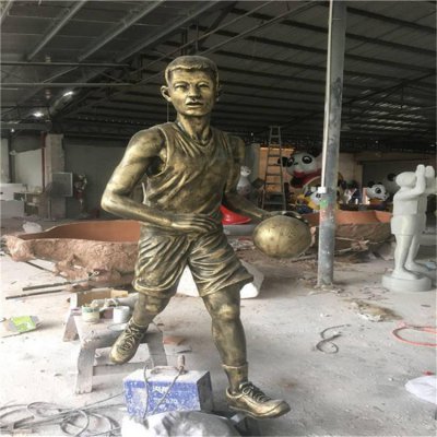 玻璃钢仿铜打篮球的人物小品 打篮球雕塑运动想法简笔尺寸