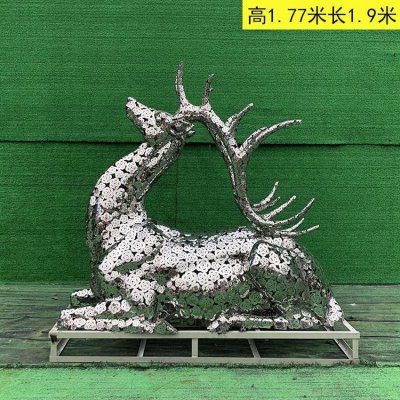小区户外草地摆放镂空花朵卧姿鹿小品 花朵雕塑镂空主题问题工艺品