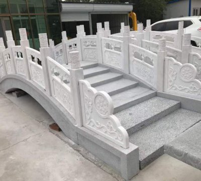 景区公园摆放青石仿古汉白玉雕花栏板拱桥 