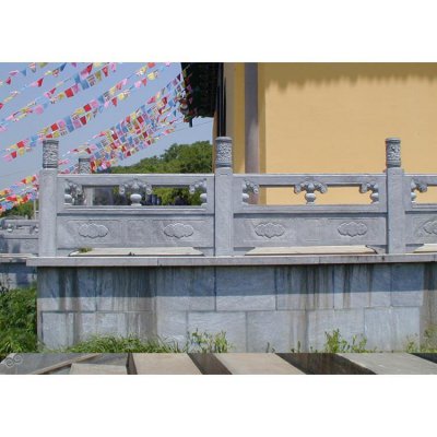 景点寺庙台阶安装青石祥云防护栏板 