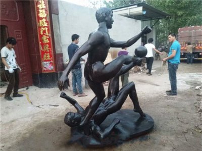 玻璃钢仿铜户外景观踢足球的人物雕塑 踢足球雕塑图片小孩大全公园