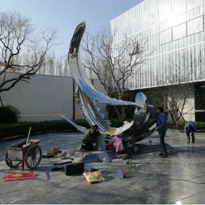 别墅酒店室外摆放创意不锈钢镜面羽毛雕塑 羽毛雕塑羽毛球庭院手工镜光