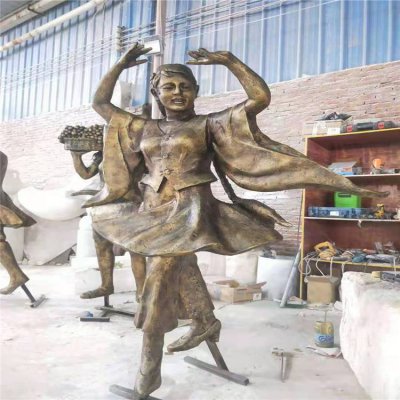 景点广场摆放仿铜玻璃钢少数民族跳舞人物雕塑 