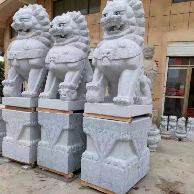 青石石雕景观别墅门口一对镇宅狮子雕塑 狮子雕塑图片背景湖石名称