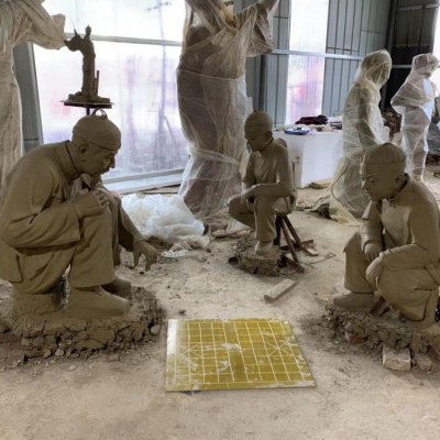商业步行街铸铜爷孙俩下象棋雕塑摆件 下象棋雕塑图片小朋友山中园林