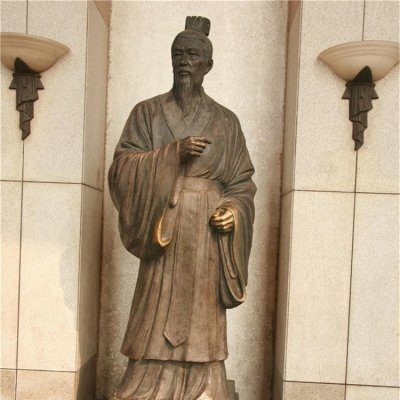 景点摆放铸铜古代人物雕像 
