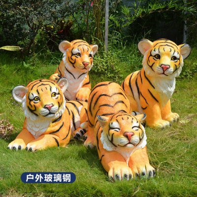 园林户外玻璃钢卡通小老虎雕塑 老虎雕塑浮雕尾巴题材正面