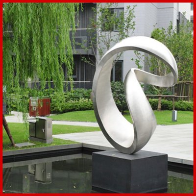 小区水池摆放不锈钢异形造型景观雕塑 景观雕塑制作素描岩石景石