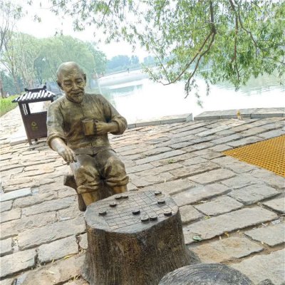 公园里下象棋的老头玻璃钢仿铜雕塑 下象棋雕塑铜人小孩雕像水亭