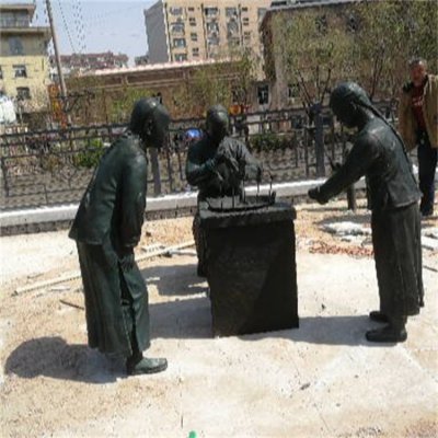 公园商业街摆放民俗人物铜雕像 