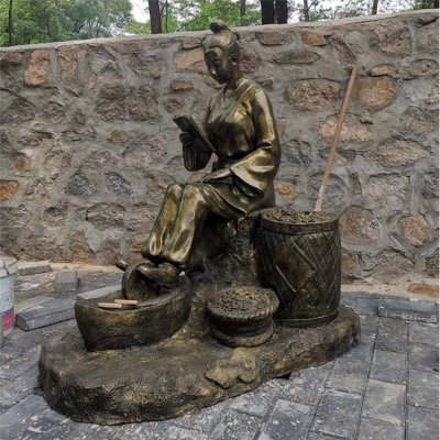 玻璃钢仿铜街道景区捻药的人物景观雕塑 