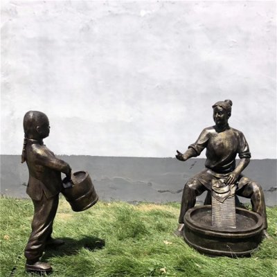 景点园林户外摆放玻璃钢仿铜挑水洗衣服民俗人物小品 