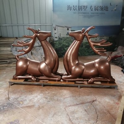 抽象动物景观玻璃钢仿铜创意卧着梅花鹿雕塑 梅花鹿雕塑玻璃钢镜面景点小学生