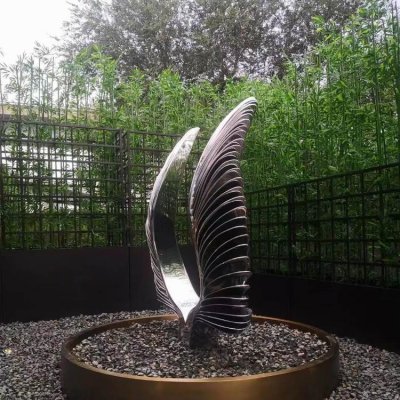 大型园林景观不锈钢镜面创意装饰摆件翅膀雕塑 翅膀雕塑大全异形背着维纳斯