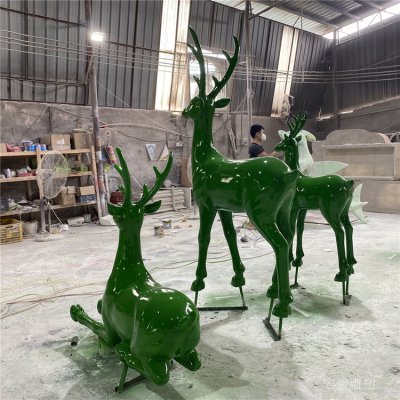 广场园林户外摆放绿色玻璃钢鹿组合小品 