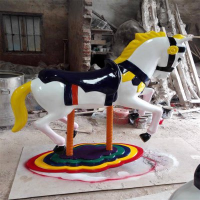 玻璃钢卡通马儿商业街广场美陈雕塑 马儿雕塑作品浮雕主题大荔