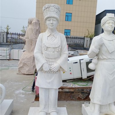 景区摆放汉白玉雕刻少数民族人物雕像 人物雕塑铸铜美院纸浆缺点