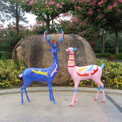 玻璃钢彩绘景观抽象动物景观梅花鹿雕塑 梅花鹿雕塑铜雕樟木面积教案