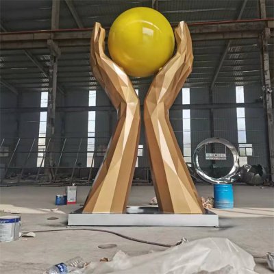公园广场摆放大型玻璃钢几何手型托球景观雕塑 手型雕塑广场果园大学意思