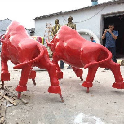 抽象玻璃钢喷漆牛小品广场景观雕塑 景观雕塑厂家公路范围平价