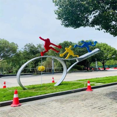 城市户外不锈钢金属创意羽毛球拍上运动的抽象人物雕塑 羽毛球雕塑厂家大师奥登伯格