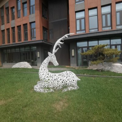 小区园林草地摆放不锈钢镂空鹿动物小品雕塑 