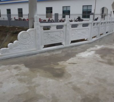 村庄河道石桥安装青石雕刻荷花花纹防护栏板 