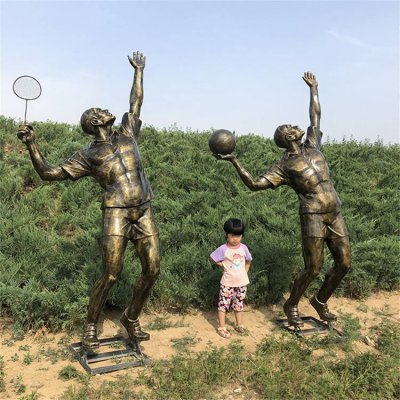 玻璃钢仿铜户外景观打球的运动人物雕塑 
