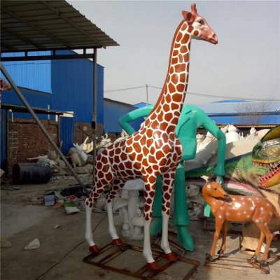 玻璃钢彩绘景观动物长颈鹿雕塑 