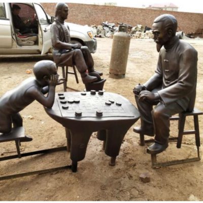 玻璃钢仿铜下棋的爷孙俩雕塑 
