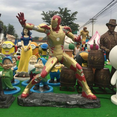 公园动漫人物景观玻璃钢钢铁侠雕塑 人物雕塑作品全身家园趣味
