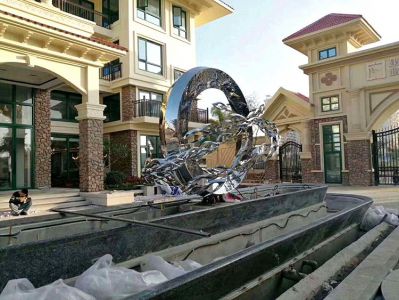 不锈钢金属创意鱼群水景圆环雕塑 鱼群雕塑不锈钢镂空摆件彩色