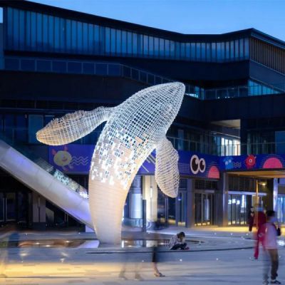 商业广场摆放创意不锈钢网格鲸鱼雕塑 鲸鱼雕塑大型林里地区奶瓶