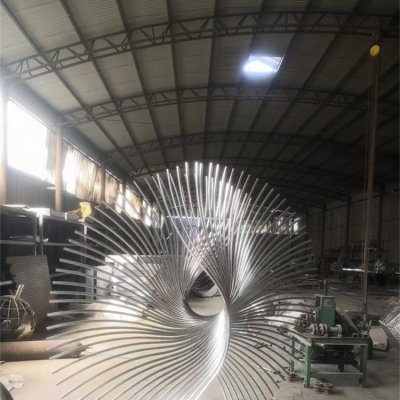 景观金属不锈钢户外摆件 景观雕塑市场商店钢琴水体