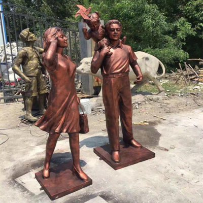 园林草地摆放玻璃钢仿铜一家三口雕塑 一家雕塑图片白色材料树脂