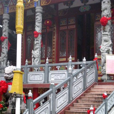 寺庙古建筑台阶安装青石雕花防护栏板 