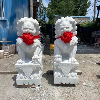 庭院摆放汉白玉雕刻中式狮子招财门墩一对 狮子雕塑图片传统娃娃做法