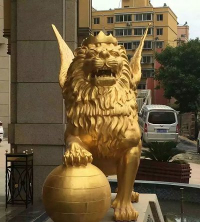 玻璃钢仿铜踩着球的大型飞狮雕塑 