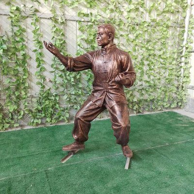 民俗文化玻璃钢仿铜打太极的人物景观雕塑 打太极雕塑抽象模型地方熊猫