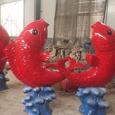 玻璃钢创意卡通红色鲤鱼雕塑 鲤鱼雕塑石雕工笔手办屋檐